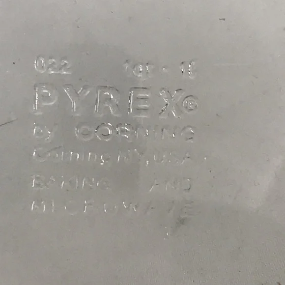 Pyrex by Corning Antique Baking & Microwave Dish - Picture 4 of 8